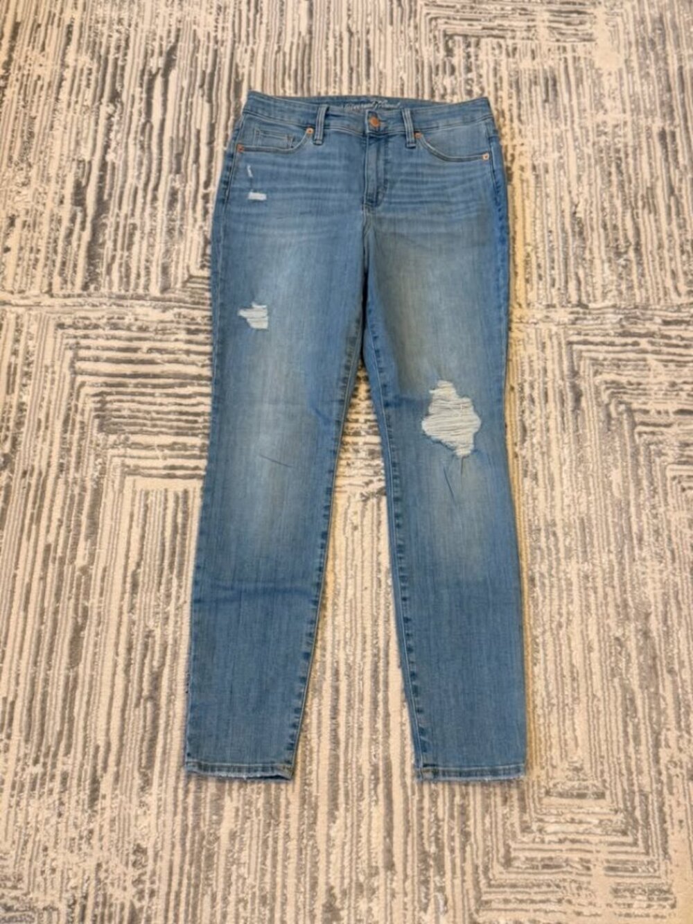New Universal Thread women's size 8 29R blue High Rise Skinny jeans